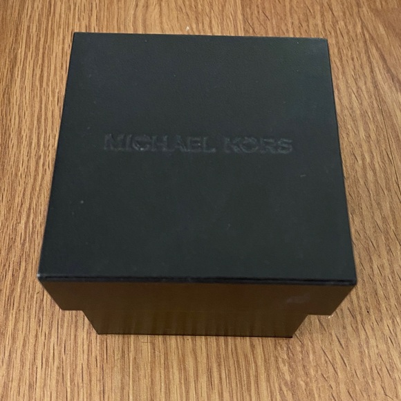 ❤️ Michael Kors Watch Box - Picture 1 of 4
